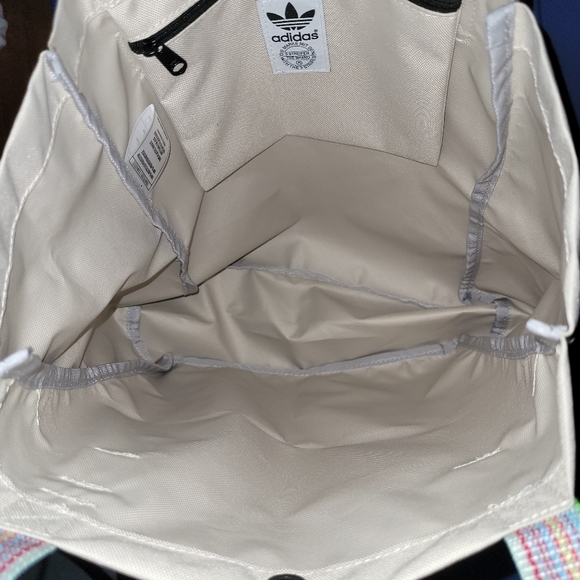 Brand new ADIDAS BAG - Picture 3 of 5